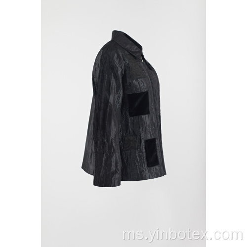Jaket bertali kasual hitam dalam jaket kedut